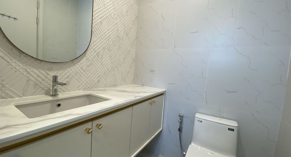 For sale 4 bedrooms house in Taling Chan, Bangkok