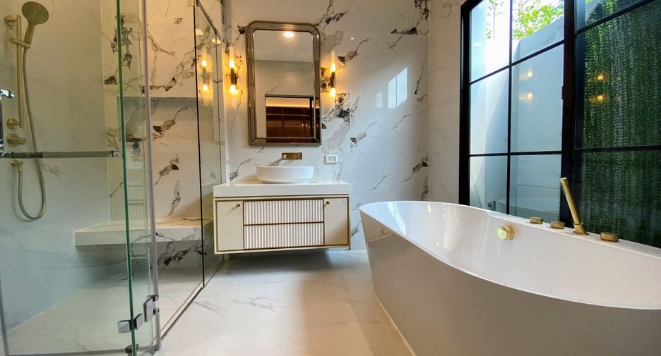 For sale 4 bedrooms house in Taling Chan, Bangkok