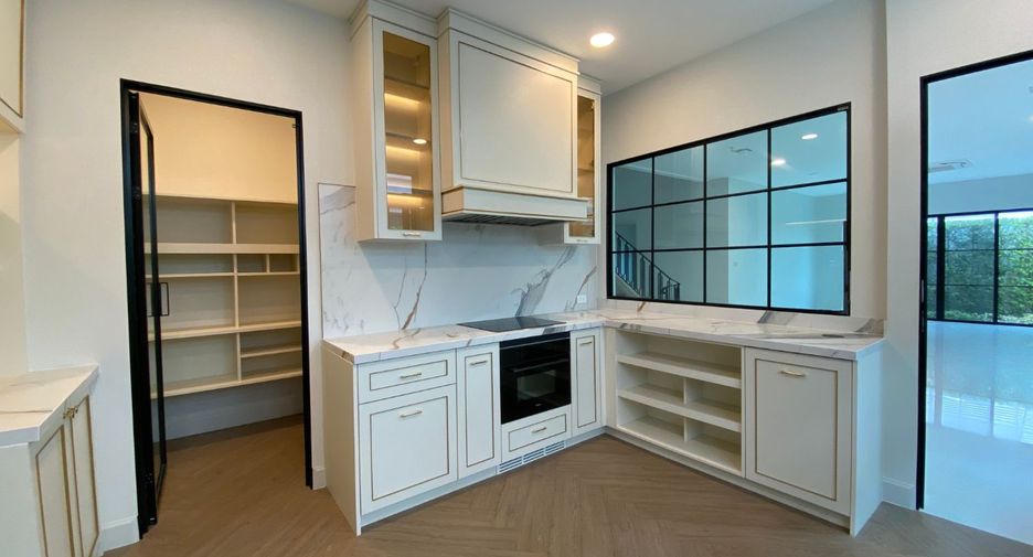 For sale 4 bedrooms house in Taling Chan, Bangkok