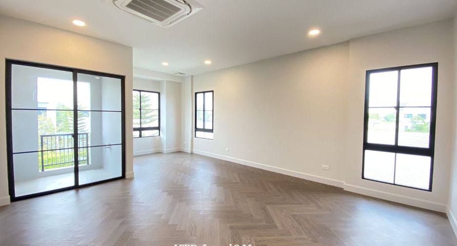 For sale 4 bedrooms house in Taling Chan, Bangkok