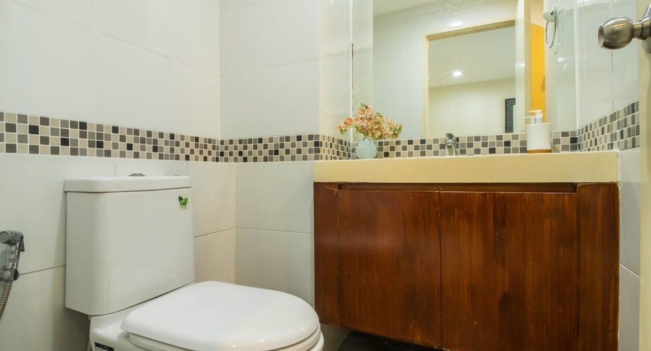 For sale 1 bed condo in Phra Khanong, Bangkok