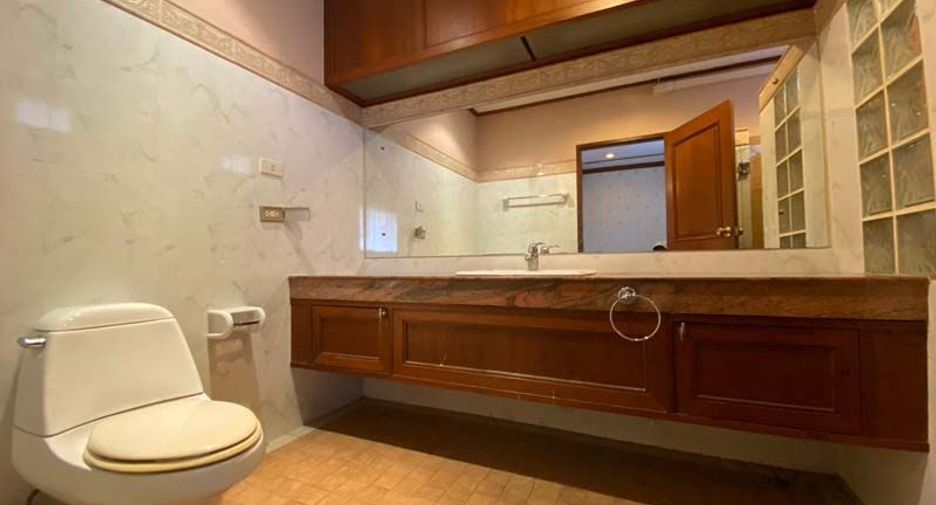 À louer et à vendre 7 chambres maison à Saraphi, Chiang Mai
