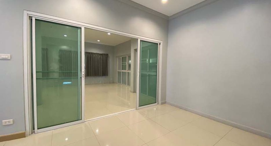 À louer et à vendre 7 chambres maison à Saraphi, Chiang Mai