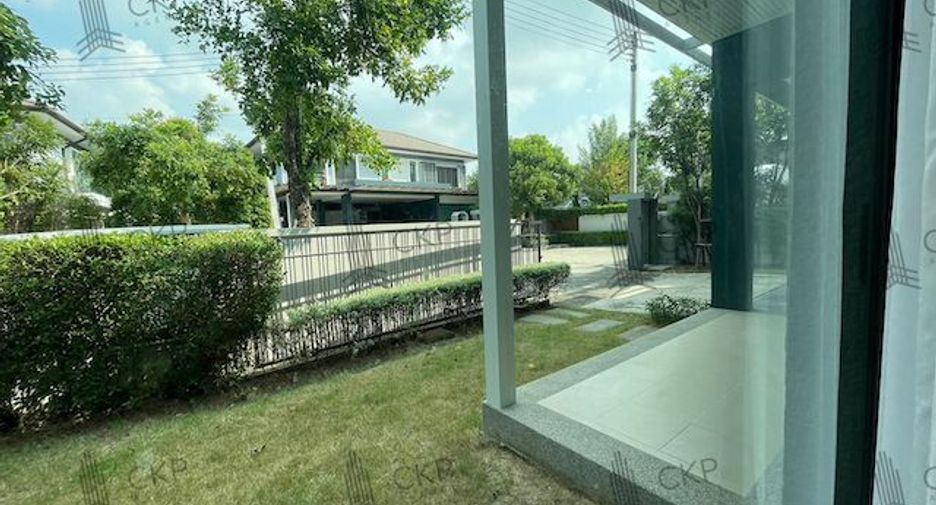 For sale 4 bedrooms house in Mueang Pathum Thani, Pathum Thani
