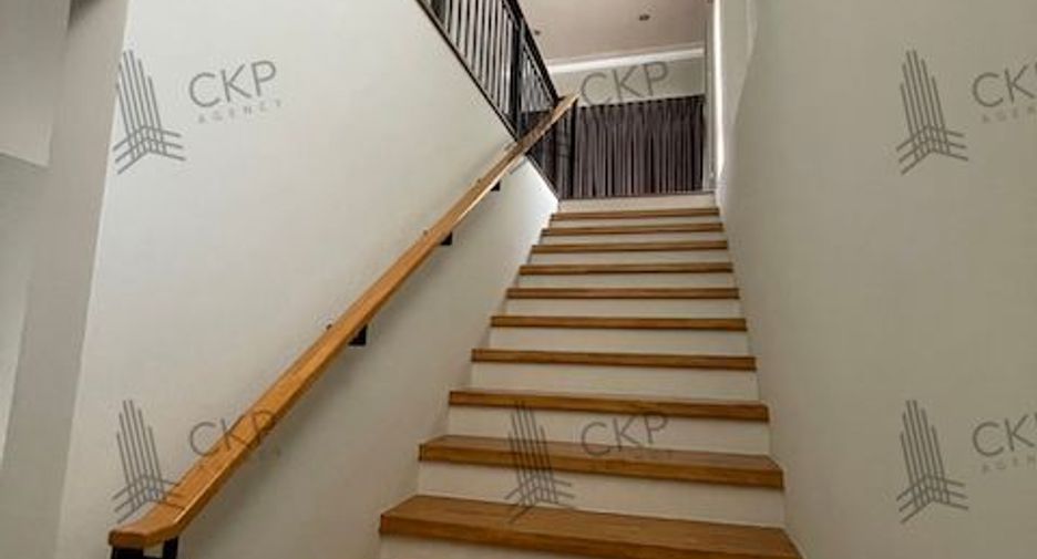 For sale 4 bedrooms house in Mueang Pathum Thani, Pathum Thani
