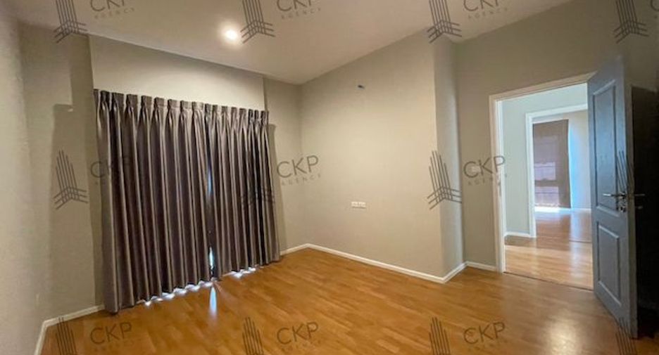 For sale 4 bedrooms house in Mueang Pathum Thani, Pathum Thani