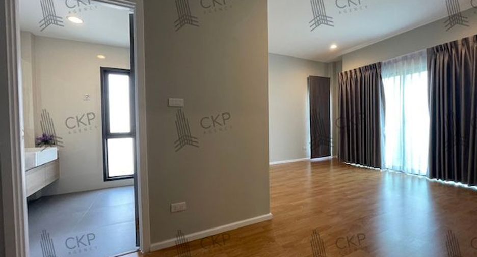 For sale 4 bedrooms house in Mueang Pathum Thani, Pathum Thani