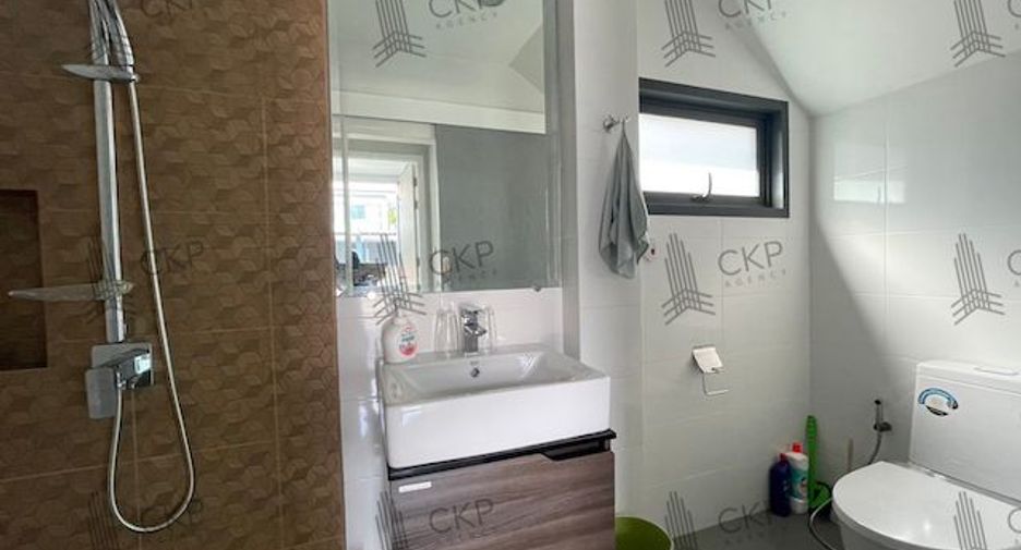 For sale 4 bedrooms house in Mueang Pathum Thani, Pathum Thani