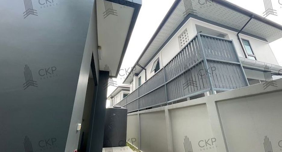 For sale 4 bedrooms house in Mueang Pathum Thani, Pathum Thani
