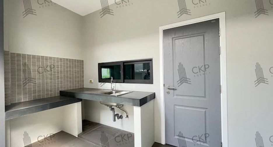 For sale 4 bedrooms house in Mueang Pathum Thani, Pathum Thani