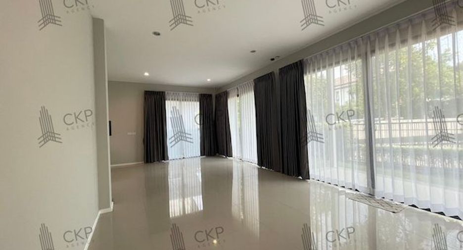 For sale 4 bedrooms house in Mueang Pathum Thani, Pathum Thani