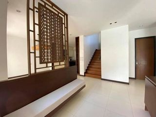 For rent 4 bedrooms house in Watthana, Bangkok