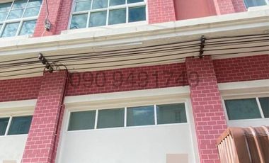 For rent 3 bedrooms townhouse in Phra Samut Chedi, Samut Prakan