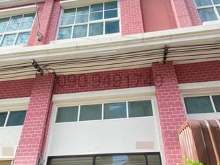 For rent 3 bed townhouse in Phra Samut Chedi, Samut Prakan