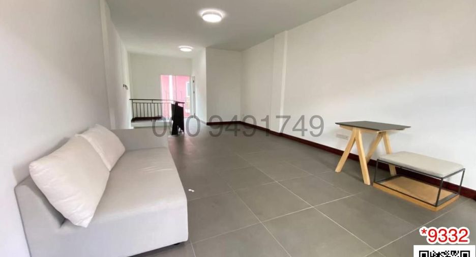 For rent 3 bedrooms townhouse in Phra Samut Chedi, Samut Prakan