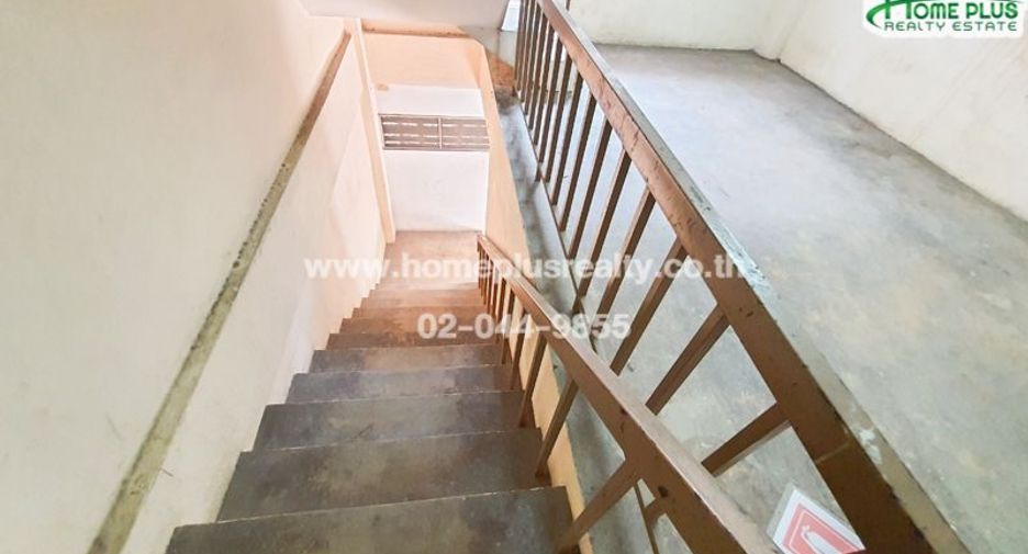 For sale 5 bedrooms retail Space in Bang Kapi, Bangkok
