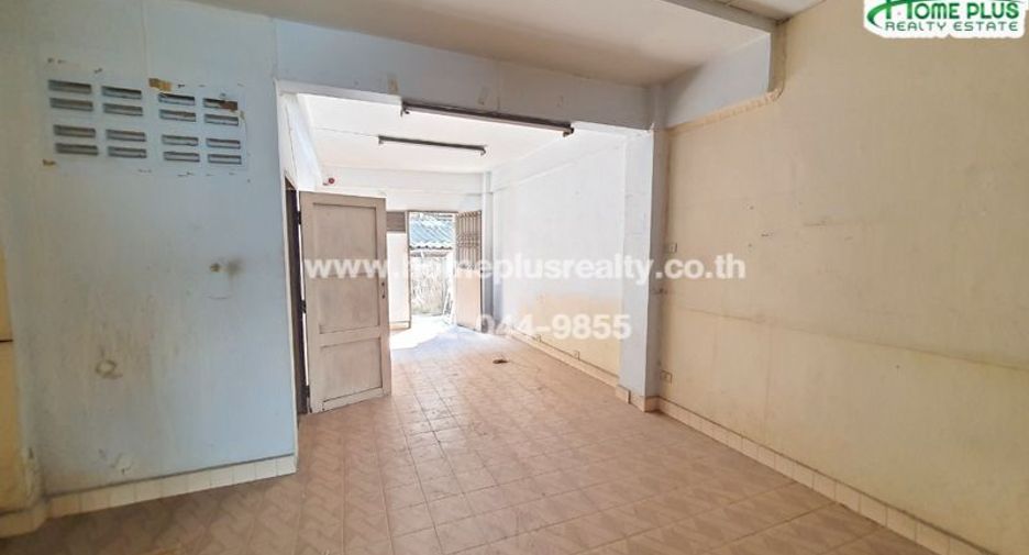 For sale 5 bedrooms retail Space in Bang Kapi, Bangkok
