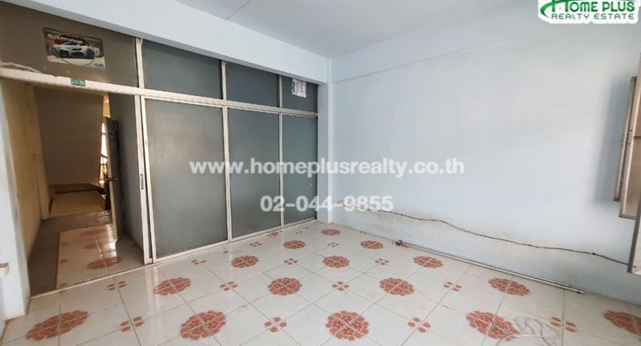 For sale 5 bedrooms retail Space in Bang Kapi, Bangkok