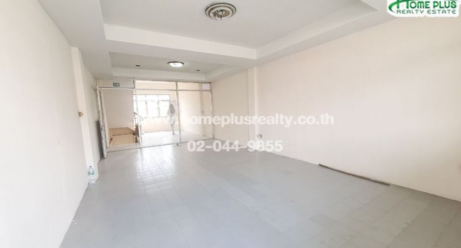 For sale 5 bedrooms retail Space in Bang Kapi, Bangkok