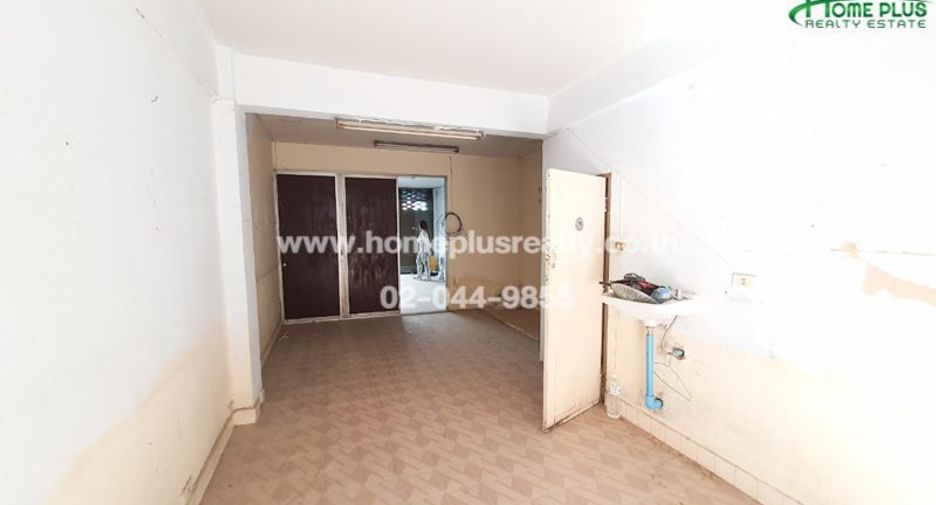 For sale 5 bedrooms retail Space in Bang Kapi, Bangkok