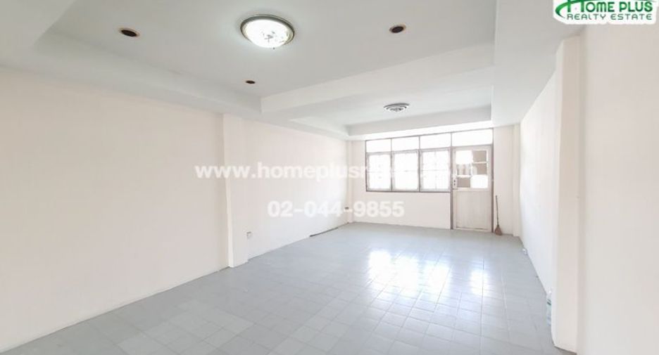 For sale 5 bedrooms retail Space in Bang Kapi, Bangkok