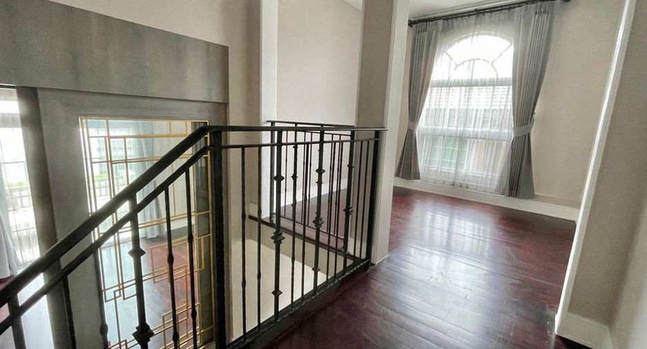 Casa en alquiler de 4 habitaciones en Bang Phli, Samut Prakan