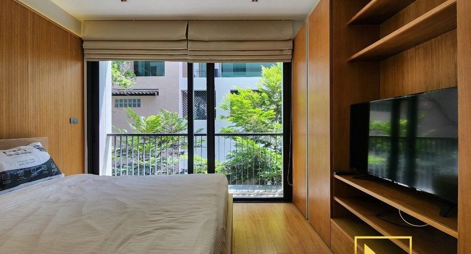 For rent 2 bedrooms serviced apartment in Watthana, Bangkok