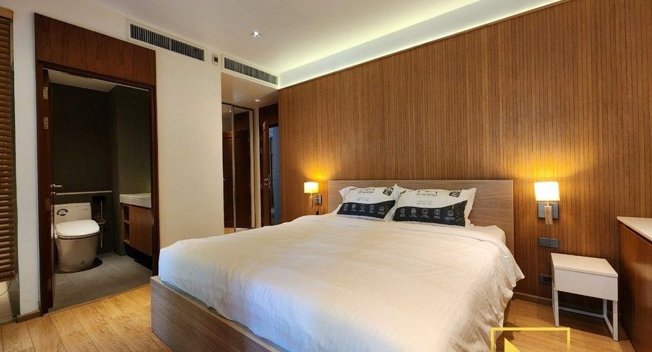 For rent 2 bedrooms serviced apartment in Watthana, Bangkok