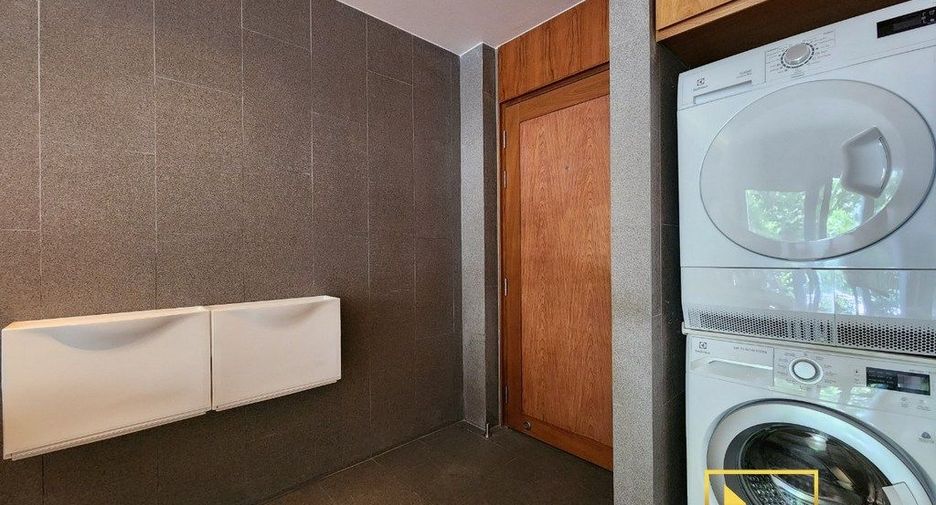 For rent 2 bedrooms serviced apartment in Watthana, Bangkok
