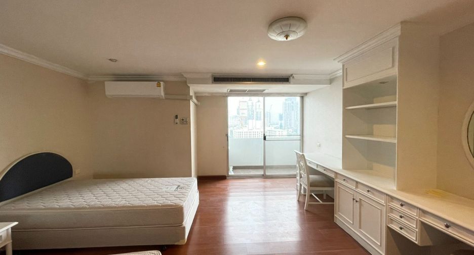 For rent 3 bedrooms condo in Watthana, Bangkok