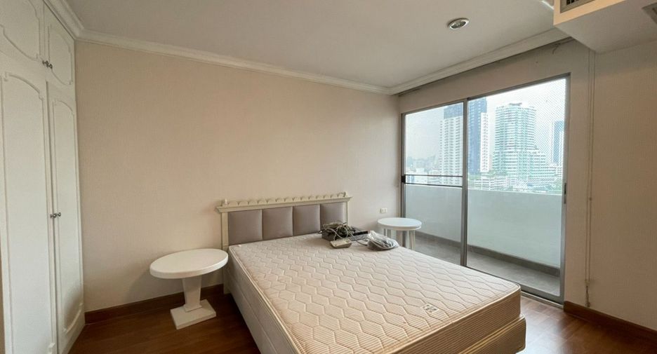 For rent 3 bedrooms condo in Watthana, Bangkok