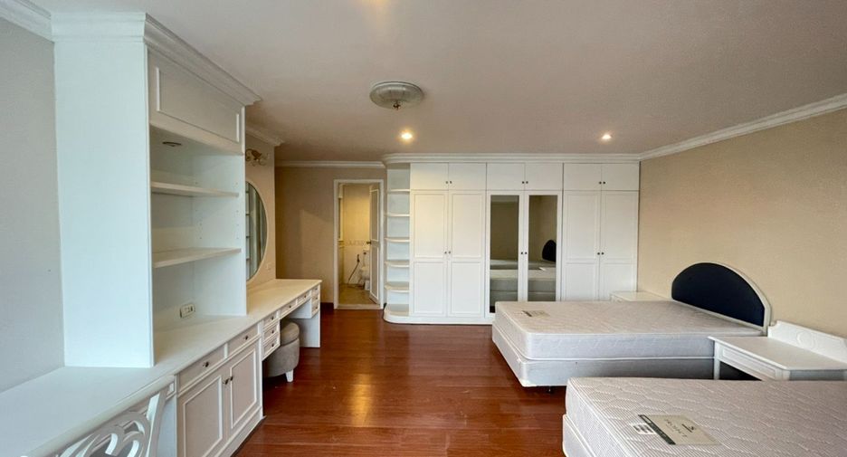 For rent 3 bedrooms condo in Watthana, Bangkok
