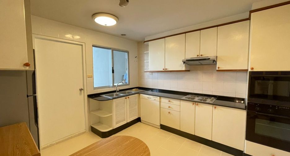 For rent 3 bedrooms condo in Watthana, Bangkok
