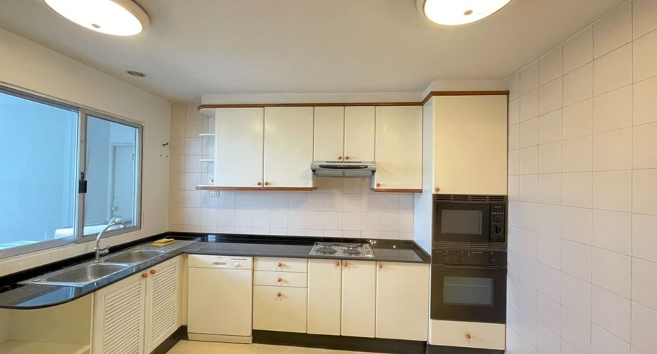 For rent 3 bedrooms condo in Watthana, Bangkok