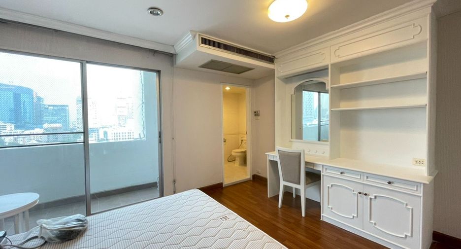 For rent 3 bedrooms condo in Watthana, Bangkok