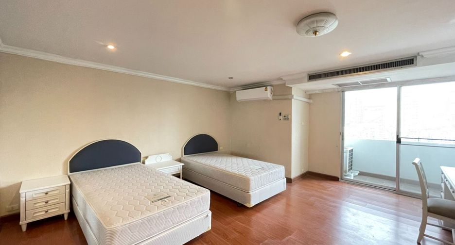 For rent 3 bedrooms condo in Watthana, Bangkok