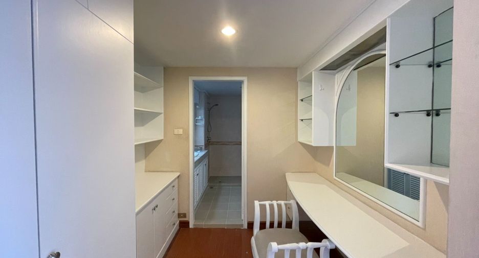 For rent 3 bedrooms condo in Watthana, Bangkok