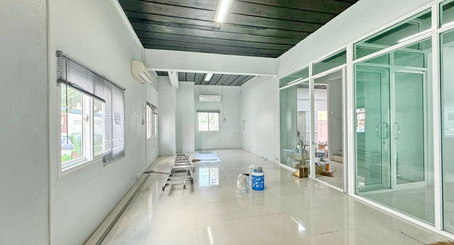Büro zum Kauf mit 9 Zimmer in Phan Thong, Chonburi