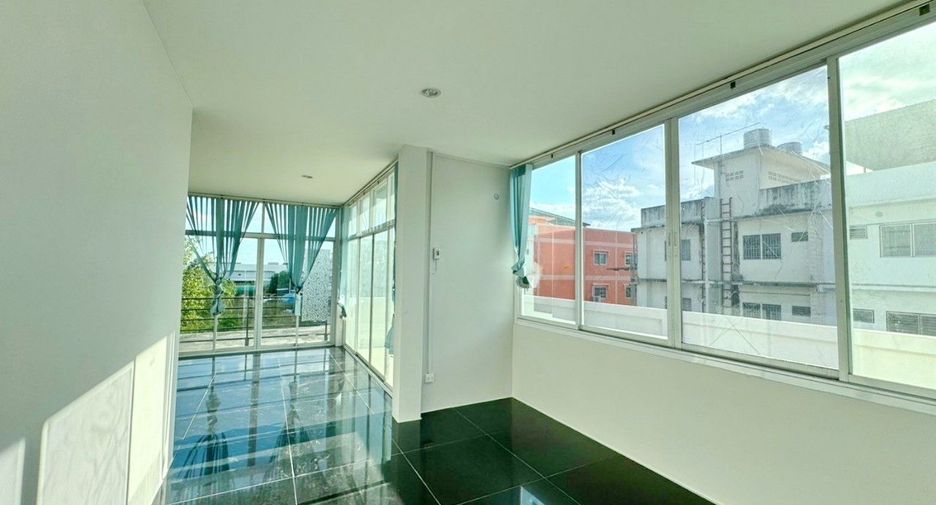 Büro zum Kauf mit 9 Zimmer in Phan Thong, Chonburi