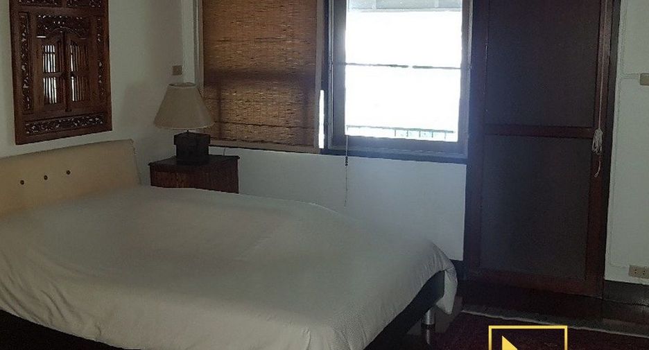 For rent 2 bed townhouse in Khlong Toei, Bangkok