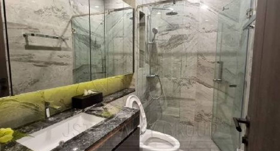 For sale 3 bedrooms condo in Khlong Toei, Bangkok