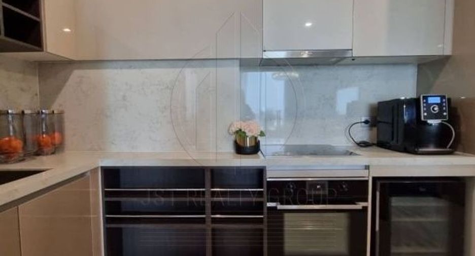 For sale 3 bedrooms condo in Khlong Toei, Bangkok