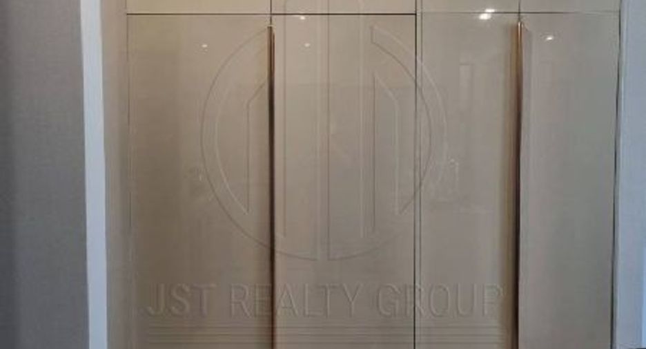 For sale 3 bedrooms condo in Khlong Toei, Bangkok