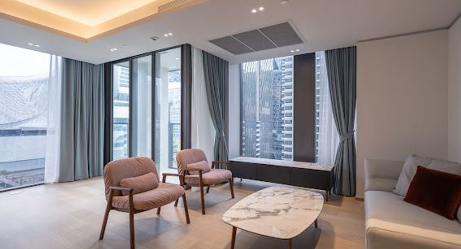 For rent 2 bedrooms condo in Pathum Wan, Bangkok