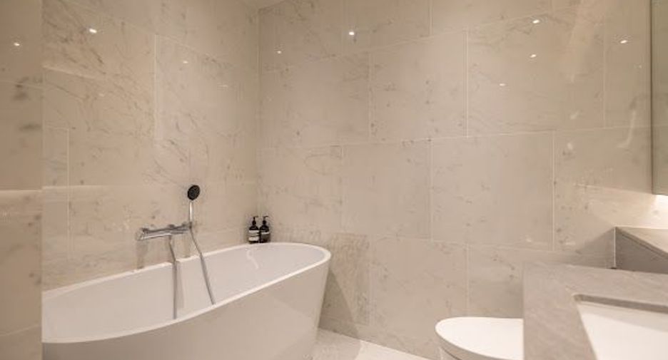 For rent 2 bedrooms condo in Pathum Wan, Bangkok