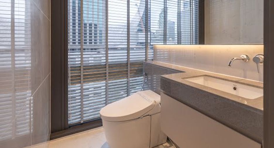For rent 2 bedrooms condo in Pathum Wan, Bangkok