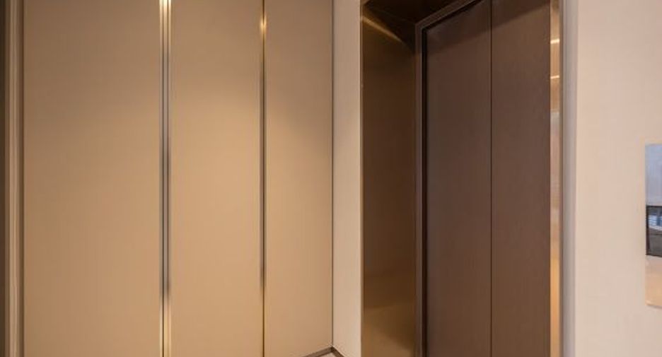 For rent 2 bedrooms condo in Pathum Wan, Bangkok