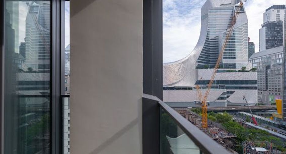 For rent 2 bedrooms condo in Pathum Wan, Bangkok