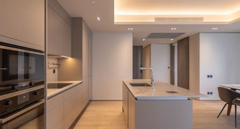 For rent 2 bedrooms condo in Pathum Wan, Bangkok