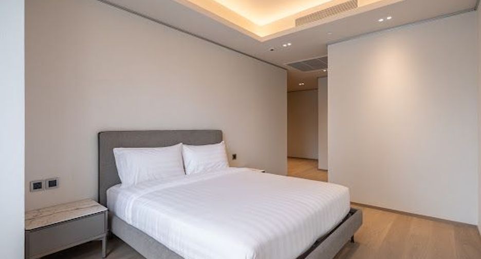 For rent 2 bedrooms condo in Pathum Wan, Bangkok